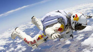 Baumgartner volverá a intentar su salto estratosférico este domingo