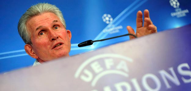 El entrenador del Bayern de M&uacute;nich, Jupp Heynckes, habla con los medios