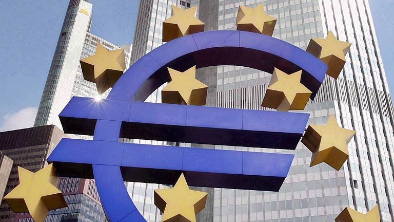 El BCE ve "inaceptables" las primas de algunos pa&iacute;ses y rebaja la previsi&oacute;n de crecimiento en 2012