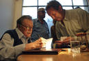 Benedetti siempre ten&iacute;a tiempo para sus lectores y disfrutaba firmando sus libros a todo aquel que se lo ped&iacute;a.
