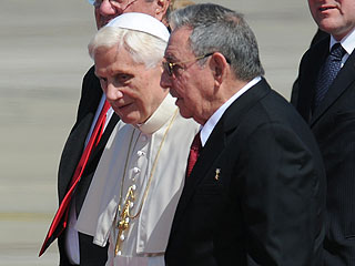 Ver v&iacute;deo  'Benedicto XVI llega a Cuba 14 a&ntilde;os despu&eacute;s de que lo hiciera Juan Pablo II'