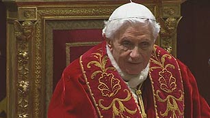 Ver vídeo  'Benedicto XVI promete "respeto y obediencia" al futuro papa'