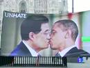 Ir al Video&nbsp;Benetton retira un anuncio en el que dos l&iacute;deres religiosos aparec&iacute;an bes&aacute;ndose