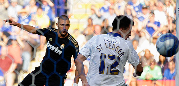 Benzema anota uno de sus 8 goles de esta pretemporada, ante el Leicester City