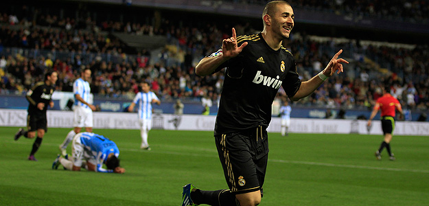 Benzema celebra el tanto en M&aacute;laga.
