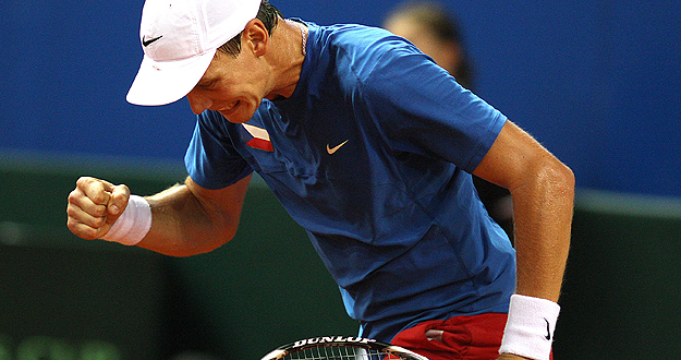 El tenista checo Tomas Berdych celebra su victoria ante el croata Marin Cilic.