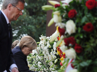 Berl�n rinde homenaje a los muertos del muro en el 50 aniversario de su construcci�n