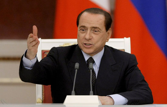 Obama es "joven, guapo y morenito" ha bromeado Berlusconi