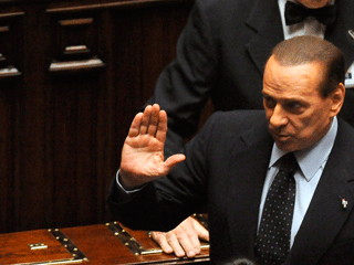 Ver v&iacute;deo  'Berlusconi, al final de 17 a&ntilde;os de escapada'