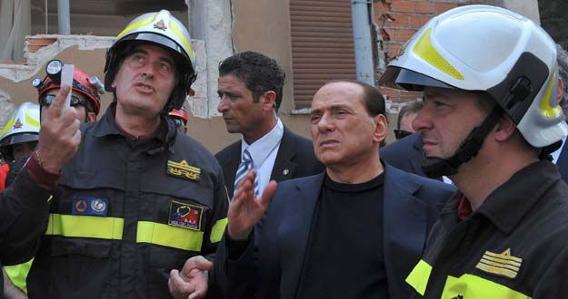 Berlusconi visita L'Aquila