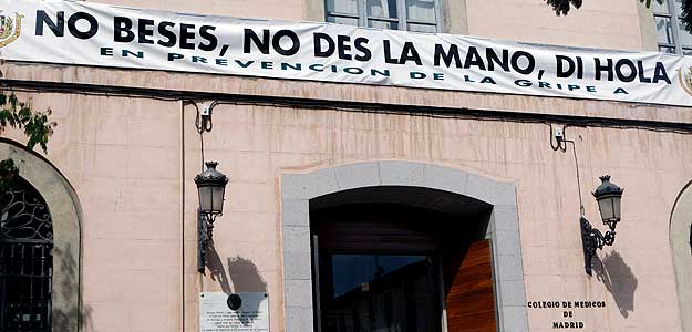 "NO BESES, NO DES LA MANO, DI HOLA"