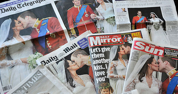 EL BESO DEL PR&Iacute;NCIPE GUILLERMO Y CATALINA COPA LAS PORTADAS DE LOS PRINCIPALES DIARIOS