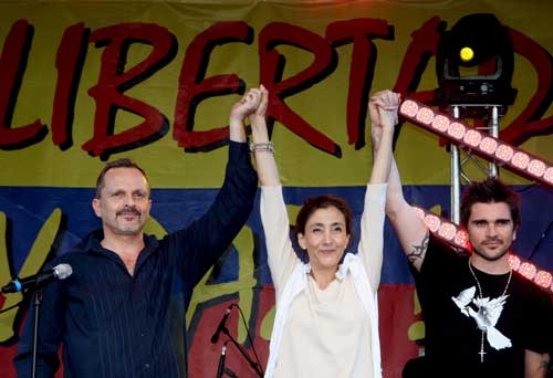 Betancourt pide libertad para todos en un concierto en Par�s