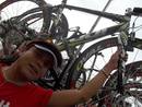 con la bici dampeona de la vuelta
