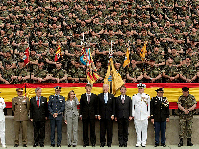 Joe Biden con las tropas espa&ntilde;olas