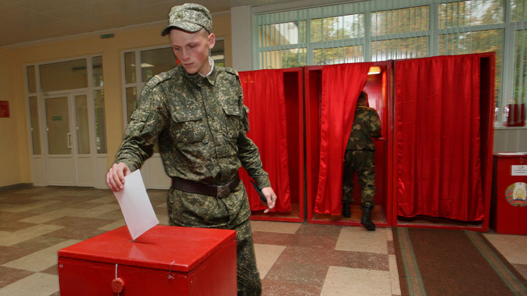 Bielorrusia celebra elecciones con la ausencia de la mayor parte de la oposici&oacute;n