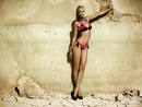 Bikini de tirantes en rojo, fucsia y negro de la colecci&oacute;n Sard&aacute;.