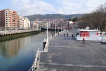 Cerca de 3.000 personas han visitado la plataforma exposici&oacute;n del 75&ordm; aniversario de RNE durante los dos d&iacute;as que ha permanecido en Bilbao, instalada en pleno coraz&oacute;n de Bilbao, en el muelle del Arenal.