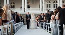 Bill Clinton lleva hasta el altar a su &uacute;nica hija.