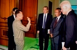 Ver v&iacute;deo  'Bill Clinton viaja a Corea del Norte donde se re&uacute;ne con el presidente del pa&iacute;s Kim Jong-Il'
