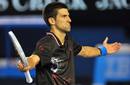 Djokovic, que se cambi&oacute; de camiseta en el primer set, lamenta un fallo en el partido