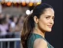 Blake Lively acapar&oacute; todos los flashes a pesar de la dura competencia: Salma Hayek, compa&ntilde;era de reparto en Salvajes, guap&iacute;sima con este vestido verde de Gucci.