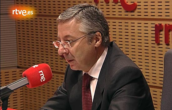 Blanco responde a Solchaga: "Tomo decisiones con autonom&iacute;a y con la confianza de Zapatero"