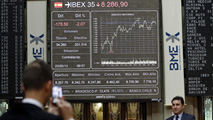 Video: Las Bolsas europeas cierran en rojo lastradas por el desplome del Nikkei de Tokio