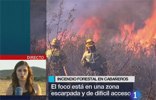 Ver v&iacute;deo  'Los bomberos trabajan para controlar un incendio en el Parque Nacional de Caba&ntilde;eros en Ciudad Real'