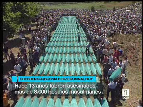 Ver v&iacute;deo  'Los bosnios musulmanes conmemoran hoy el decimotercer aniversario de la matanza de Srebrenica'