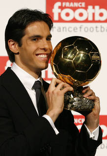 El brasileño se alzó con el Balón de Oro por delante de Cristiano Ronaldo y Leo Messi. El brasileño se alzó con el Balón de Oro por delante de Cristiano Ronaldo y Leo Messi.