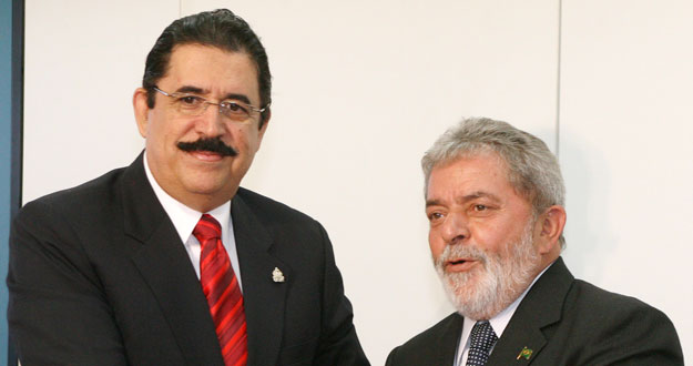 Lula, con Zelaya en un encuentro en Brasilia el pasado mes de agosto.