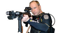 Breivik, autor confeso del doble atentado de Oslo, en una fotografía del manifiesto y el vídeo que él mismo publicó Breivik, autor confeso del doble atentado de Oslo, en una fotografía del manifiesto y el vídeo que él mismo publicó