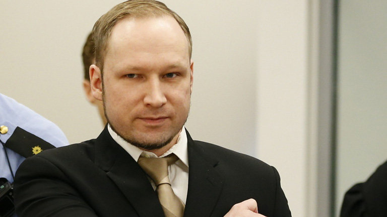 Breivik reconoce los cr&iacute;menes pero se declara "no culpable" ante el tribunal