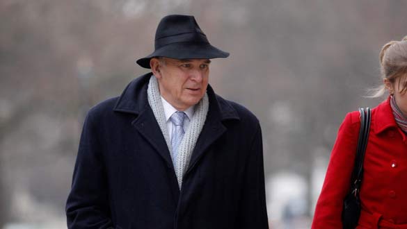 El ministro de Empresas Vince Cable, a su llegada a la sede del Tesoro en Londres. El ministro de Empresas Vince Cable, a su llegada a la sede del Tesoro en Londres.