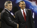 Brown saluda a Obama en el centro de convenciones ExCel, donde se celebra la cumbre del G-20