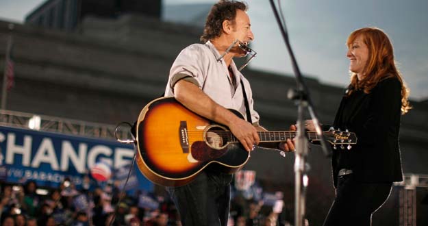 Bruce Springsteen junto a su esposa Patti Scialfa en un concierto en Cleveland