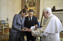 Frances President Sarkozy and his wife Carla Bruni-Sarkozy exchange presents with Pope Benedict XVI