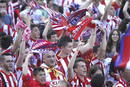 Las bufandas atl&eacute;ticas sin parar de dar vueltas al grito de &iexcl;Campeones!