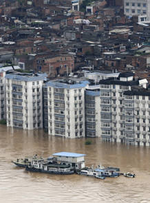Edificios inundados tras el desbordamiento de un río en Liuzhou Edificios inundados tras el desbordamiento de un río en Liuzhou