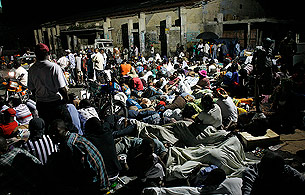 Ver v&iacute;deo  'Buscan a las v&iacute;ctimas en los escombros en Hait&iacute;'