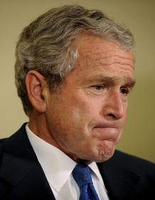 George W. Bush, durante su comparecencia para hablar sobre la situaci&oacute;n de la econom&iacute;a estadounidense y sobre la llegada de las elecciones, en el despacho oval de la Casa Blanca.