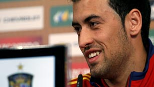 Ver v&iacute;deo  'Busquets: "Lo del c&eacute;sped no es una excusa, es la realidad"'
