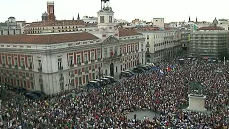 Est&aacute; a punto de cumplirse un a&ntilde;o del inicio del movimiento 15-M. Empez&oacute; con manifestaciones convocadas a traves de las redes sociales en contra de parte del sistema y los abusos pol&iacute;ticos y econ&oacute;micos. Despu&eacute;s se convirtieron en concentraciones masi