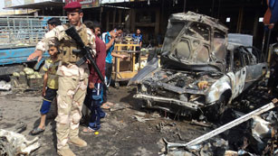 Ver v&iacute;deo  'Una cadena de atentados con coche bomba deja 50 muertos en Irak'