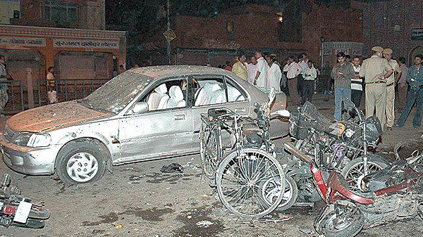 M&aacute;s de 60 muertos en una serie de atentados en Jaipur, India