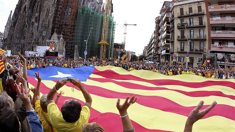 Decenas de miles de personas forman una cadena en la Diada por la independencia de Cataluña