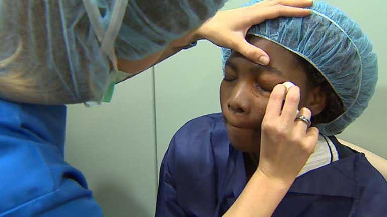 Estudiante de Mozambique es operada de c&oacute;rnea en Espa&ntilde;a gracias a cadena solidaria
