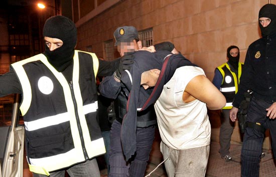 17 detenidos en Bilbao acusados de financiar a Al Qaeda en el Magreb