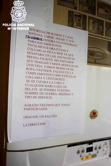 Detalle de un documento dirigido a las mujeres que trabajaban en uno de los centros dedicados a la explotaci&oacute;n sexual que la Polic&iacute;a Nacional ha precintado en Madrid.